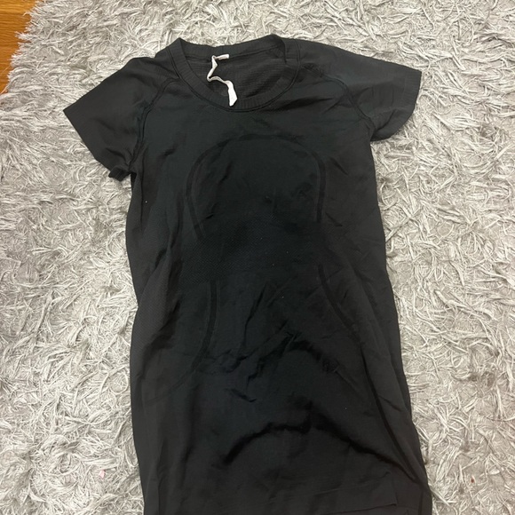 lululemon athletica Tops - LULULEMON SHORT SLEEVE SWIFTLY TECH TOP